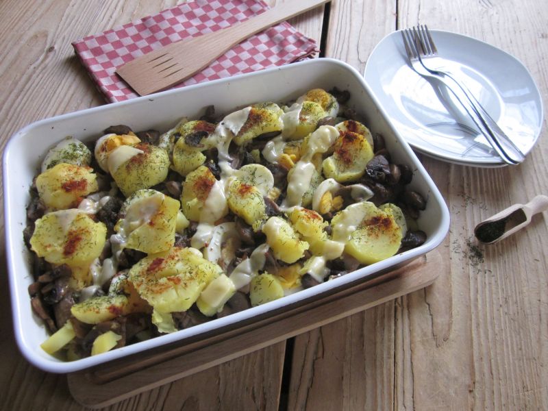 Zapiekanka ziemniaczana z jajkami  Zapiekanka ziemniaczana z jajkami