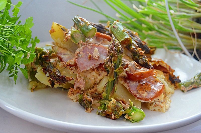 Zapiekanka ziemniaczana z kiełbasą i szparagami  Zapiekanka ziemniaczana z kiełbasą i szparagami