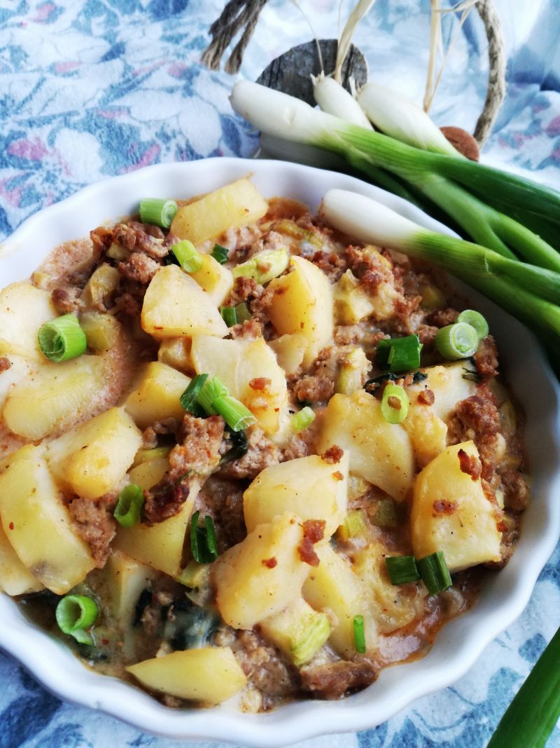 Zapiekanka ziemniaczana z mielonym mięsem Zapiekanka ziemniaczana z mielonym mięsem