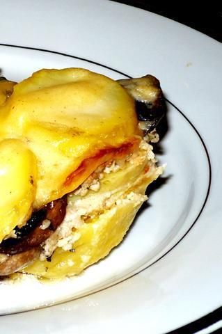 Zapiekanka ziemniaczana z mięsem Zapiekanka ziemniaczana z mięsem