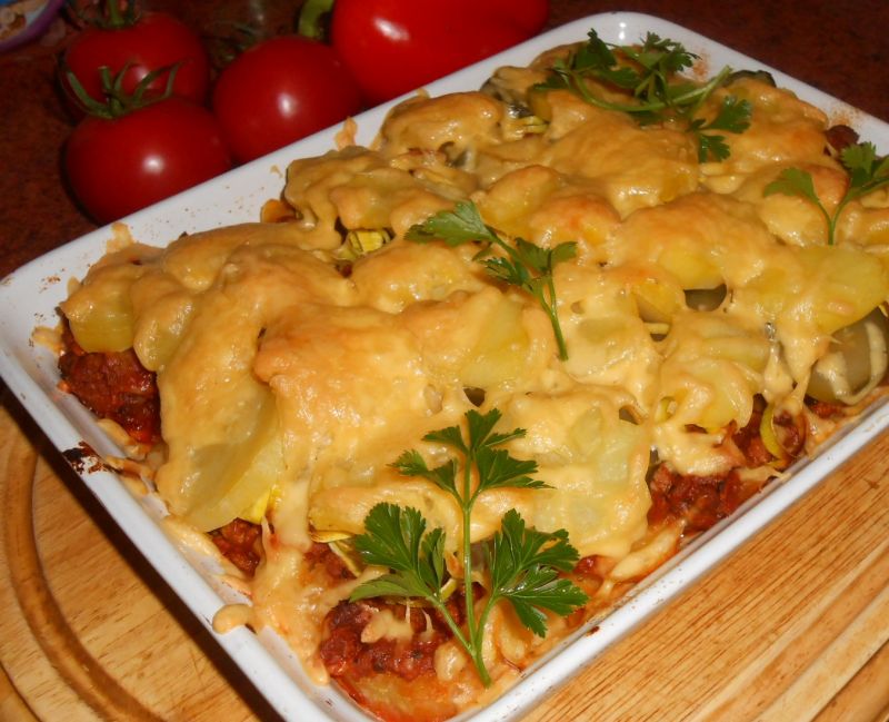 Zapiekanka ziemniaczana z mięsem i warzywami Zapiekanka ziemniaczana z mięsem i warzywami