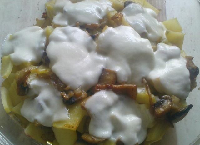 Zapiekanka ziemniaczana z pieczarkami