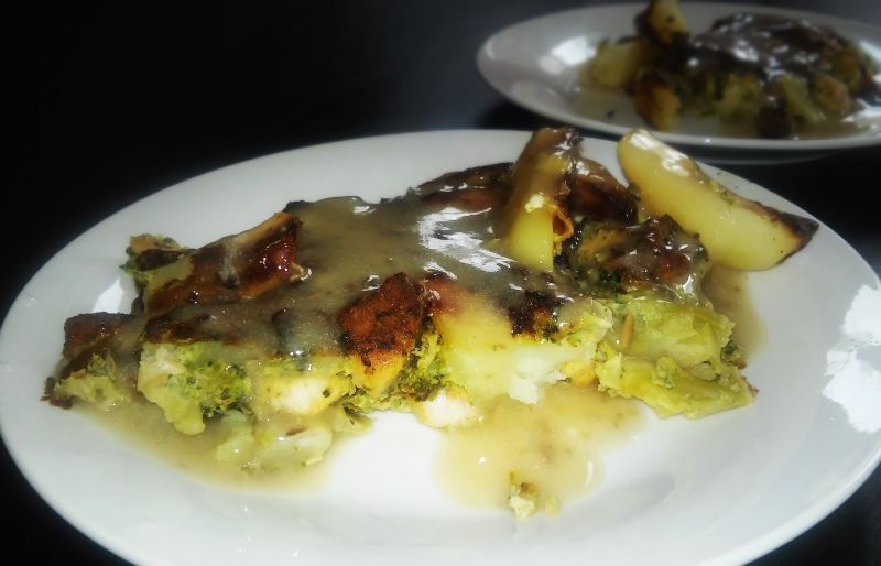 Zapiekanka ziemniaczana z sosem pieczarkowym Zapiekanka ziemniaczana z sosem pieczarkowym