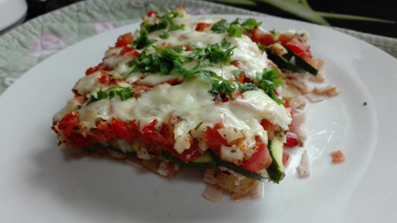 Zapiekanka ziemniaczana z synką i mozzarellą Zapiekanka ziemniaczana z synką i mozzarellą