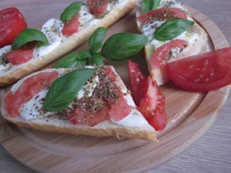 Zapiekanki a'la caprese
