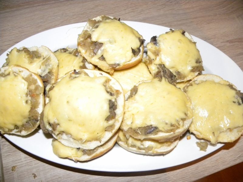 Zapiekanki na bułce Zapiekanki na bułce