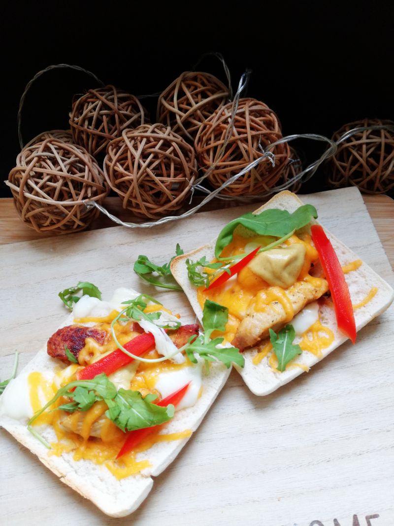 Zapiekanki tostowe z kurczakiem