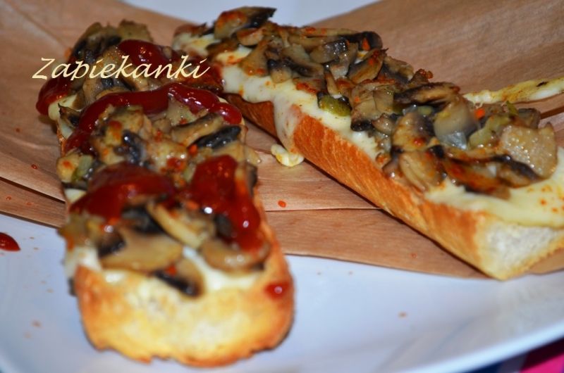 Zapiekanki z pieczarkami  Zapiekanki z pieczarkami