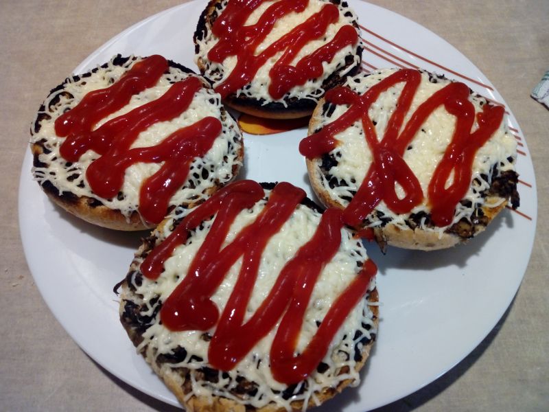 Zapiekanki z pieczarkami