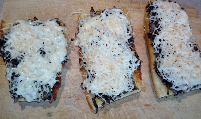 Zapiekanki z pieczarkami z patelni Zapiekanki z pieczarkami z patelni