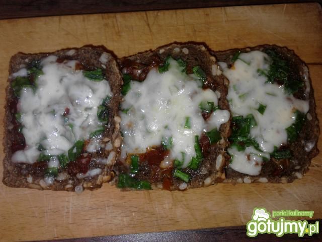 Zapiekanki z pomidorami suszonymi