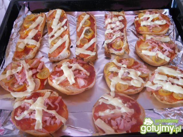 Zapiekanki z pomidorkami koktajlowymi Zapiekanki z pomidorkami koktajlowymi