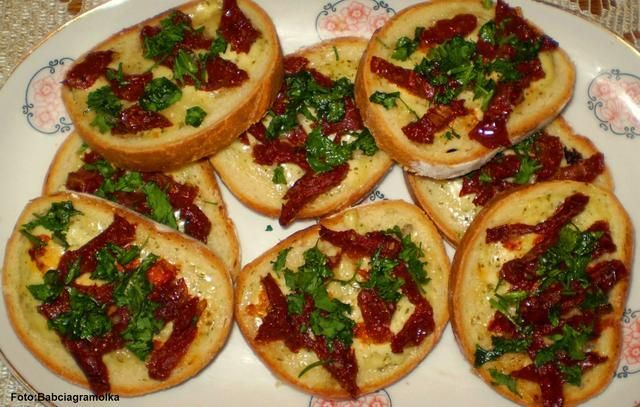 Zapiekanki z suszonymi pomidorami : Zapiekanki z suszonymi pomidorami :