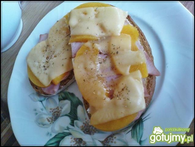 Zapiekanki z szynką i brzoskwinią Zapiekanki z szynką i brzoskwinią