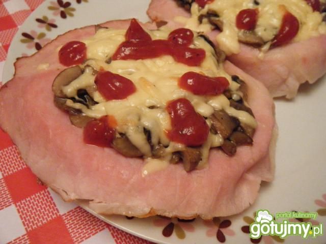 Zapiekanki z szynką i pieczarkami Zapiekanki z szynką i pieczarkami