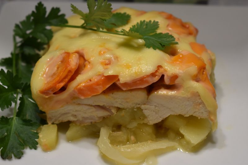 Zapiekany filet kurczaka z młodymi warzywami Zapiekany filet kurczaka z młodymi warzywami