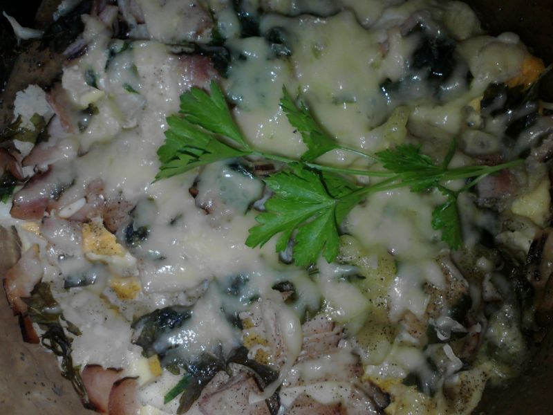 Zapiekany kalafior z jajkiem i szynką