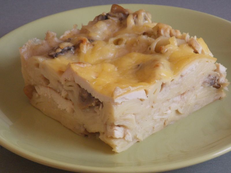 Zapiekany makaron w sosie beszamelowym