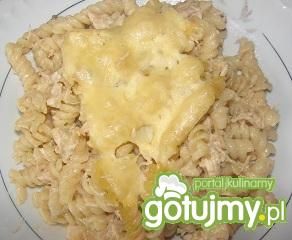 Zapiekany makaron z kurą i serem