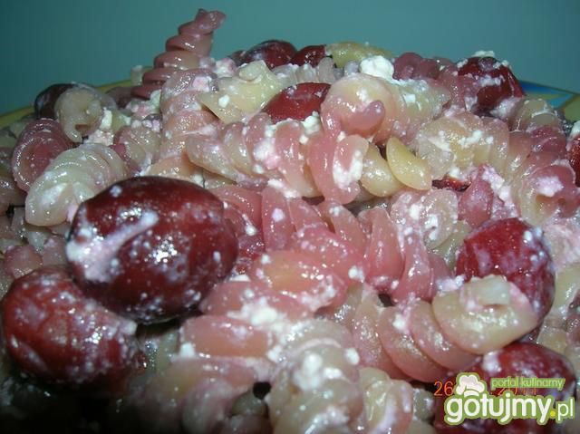 zapiekany makaron z wiśniami i twarogiem