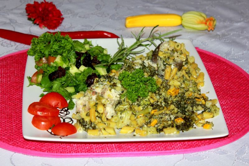 Zapiekany pstrąg z warzywami 