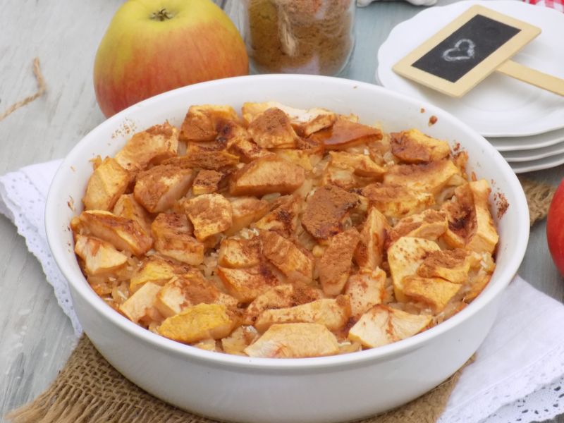 Zapiekany ryż jaśminowy z jabłkami i kokosem  Zapiekany ryż jaśminowy z jabłkami i kokosem