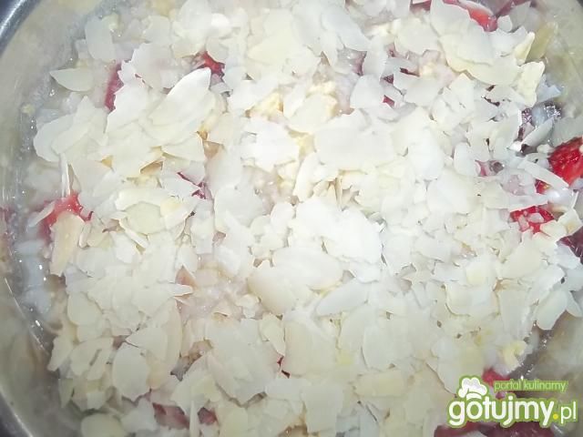 Zapiekany ryż z truskawkami