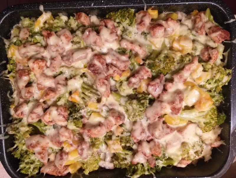 Zapienka makaronowa z kurczakiem i warzywami