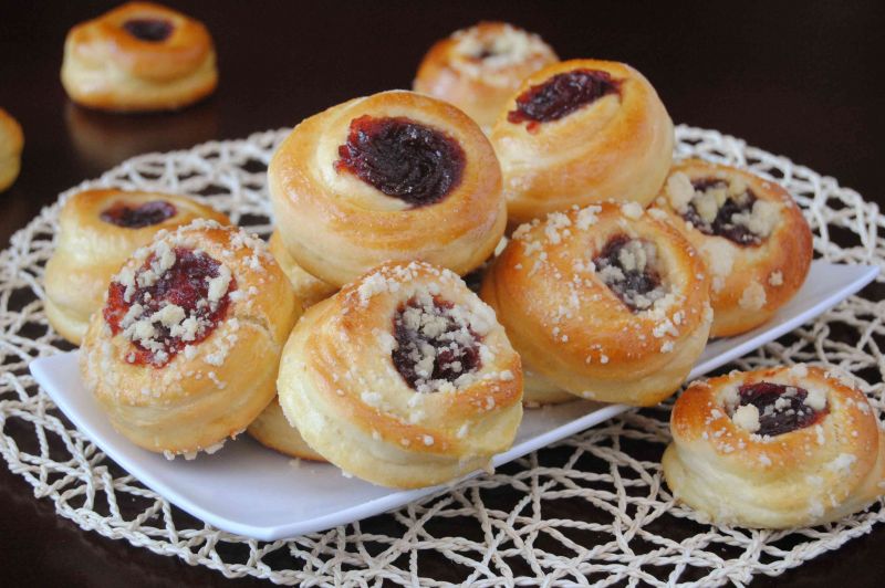 Zaplatane „mini”  drożdżówki