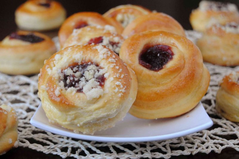 Zaplatane „mini”  drożdżówki