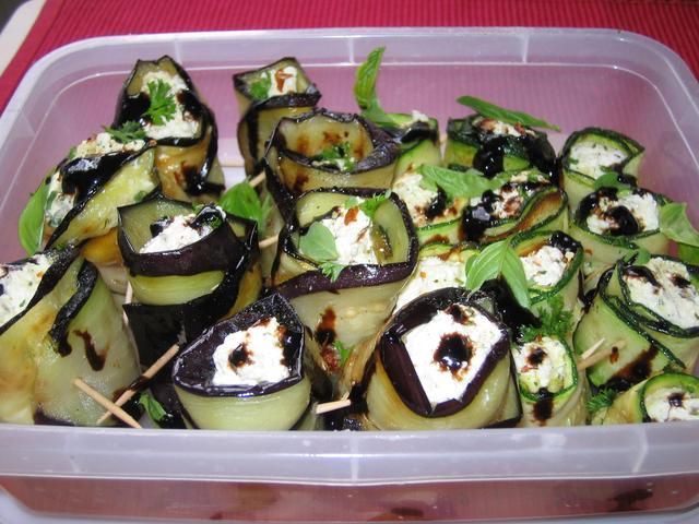 Zawijana cukinia i baklazan Zawijana cukinia i baklazan