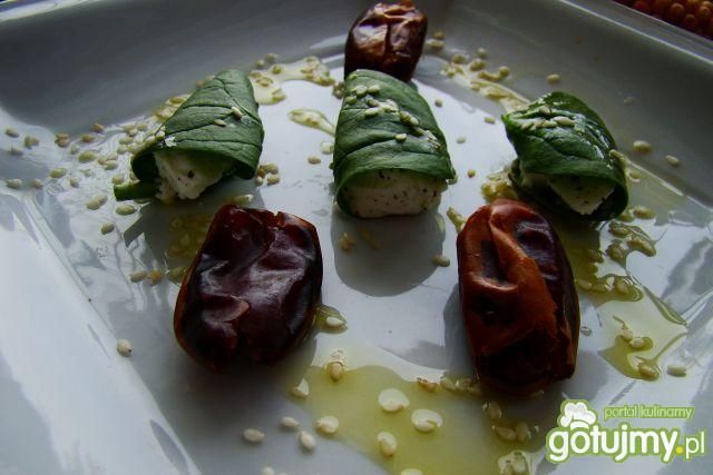 Zawijana feta z daktylami 