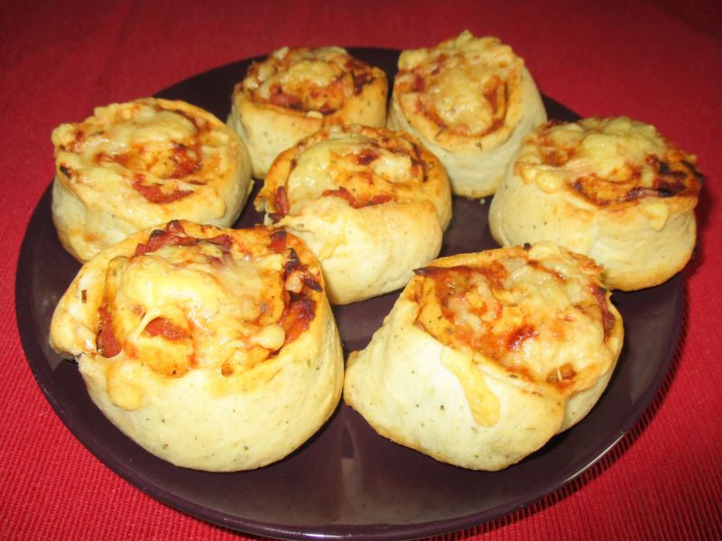 Zawijańce drożdżowe  z kiełbaską