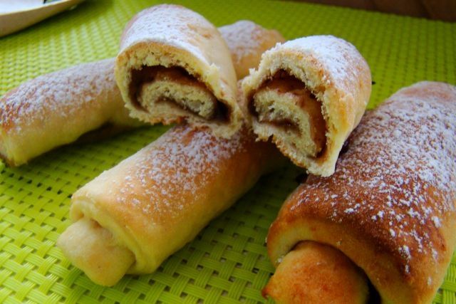 Zawijance z konfiturą truskawkową 