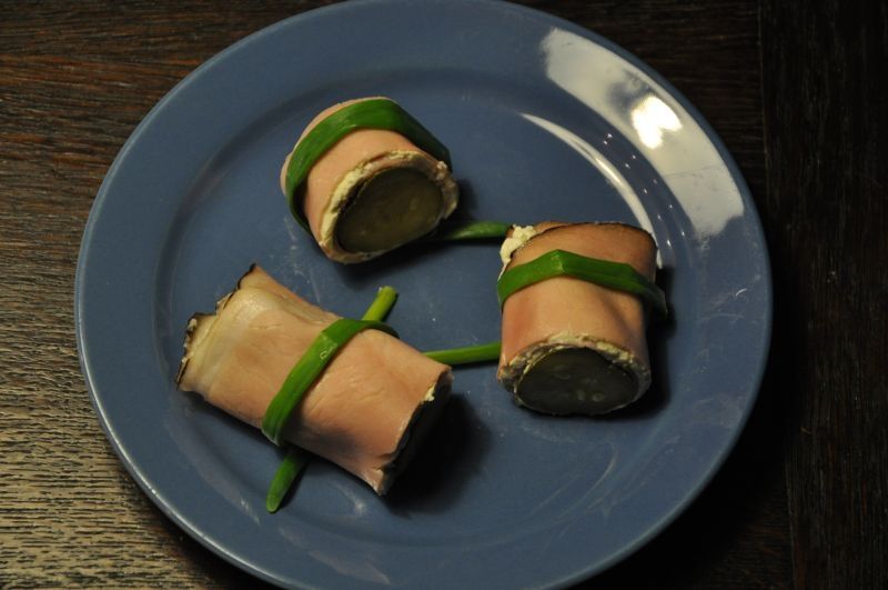 Zawijańce z szynką i ogórkiem Zawijańce z szynką i ogórkiem