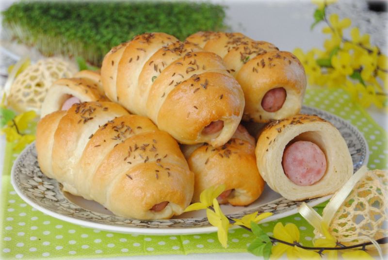 Zawijane bułeczki z białą kiełbasą