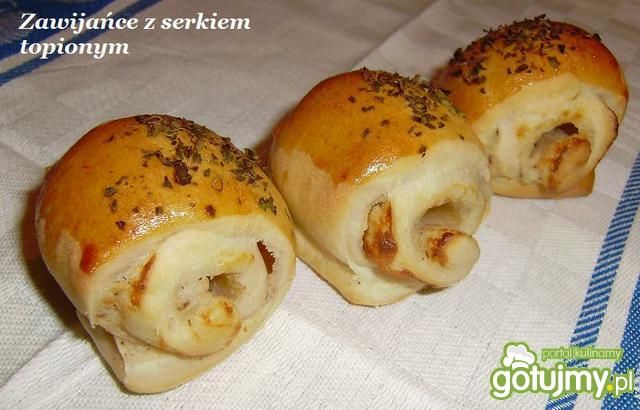 Zawijane bułeczki z serkiem topionym