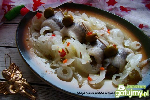 Zawijane śledzie z cebulą chilli  Zawijane śledzie z cebulą chilli