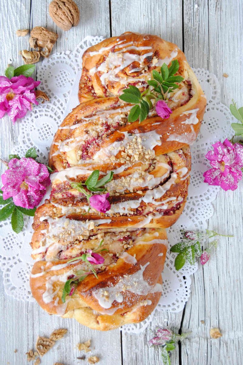 Zawijaniec różano- orzechowy Zawijaniec różano- orzechowy