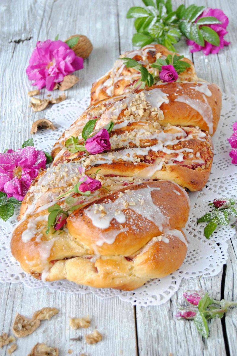 Zawijaniec różano- orzechowy Zawijaniec różano- orzechowy