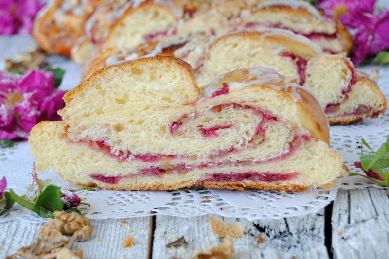 Zawijaniec różano- orzechowy Zawijaniec różano- orzechowy