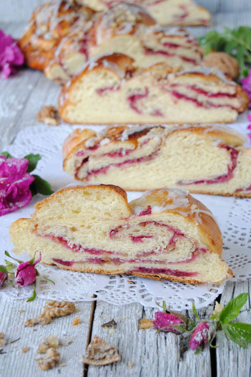 Zawijaniec różano- orzechowy Zawijaniec różano- orzechowy