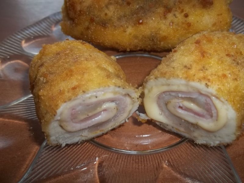 Zawijasy drobiowe z szynką i serem