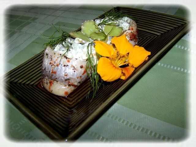 Zawijasy śledziowe z sałatką Zawijasy śledziowe z sałatką