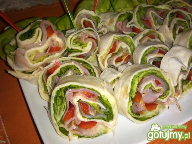 Zawijasy z tortilli z łososiową
