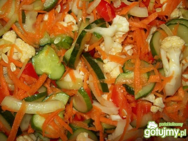 Zdrowa i kolorowa sałatka z kalafiorem  Zdrowa i kolorowa sałatka z kalafiorem