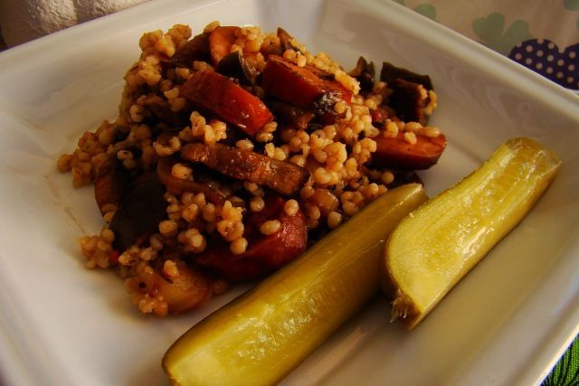 Zdrowa kasza z bakłażanem i pieczarkami  Zdrowa kasza z bakłażanem i pieczarkami