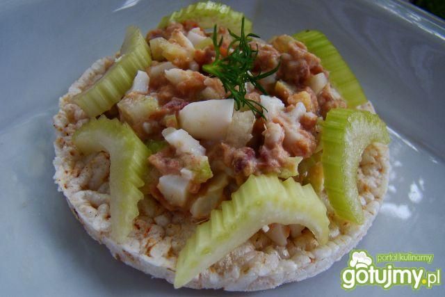 Zdrowa pasta z selera i tuńczyka Zdrowa pasta z selera i tuńczyka
