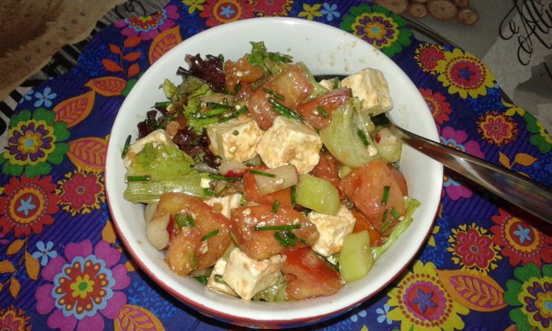 Zdrowa sałatka warzywna