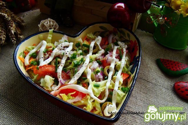 Zdrowa sałatka z oliwkami  Zdrowa sałatka z oliwkami